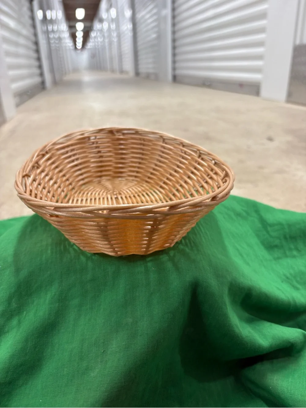 N/A oval wicker